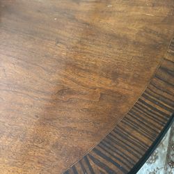 Dining Room Table And 8 Chairs 