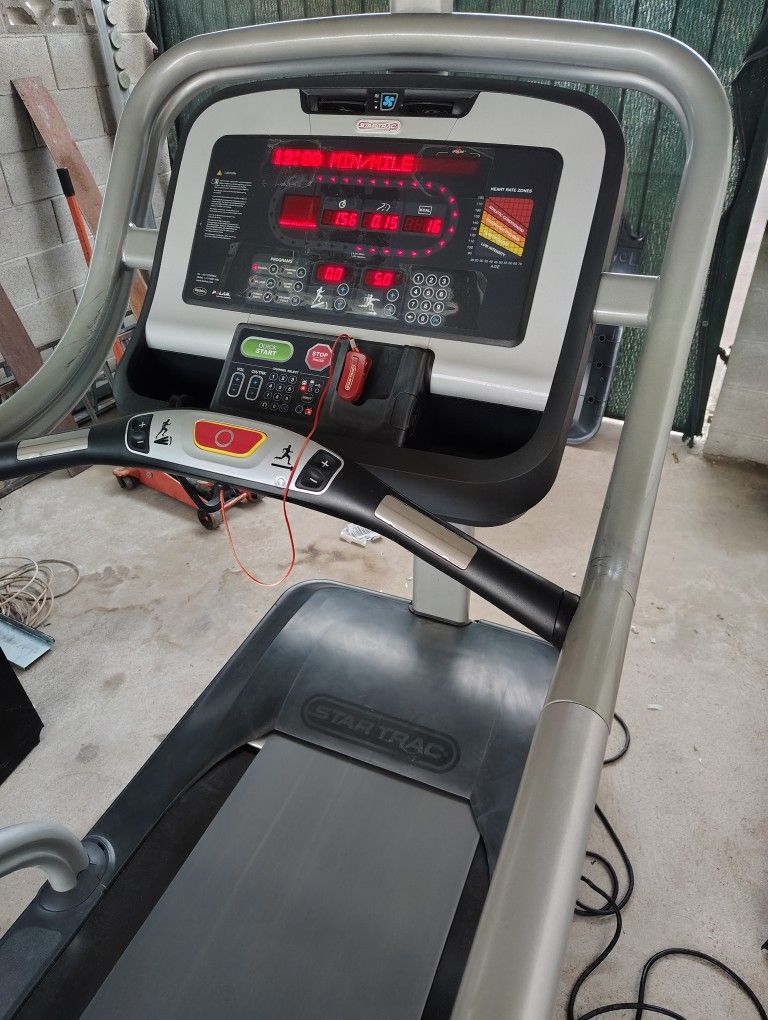 Star Trac E-TRX Treadmill With TV 