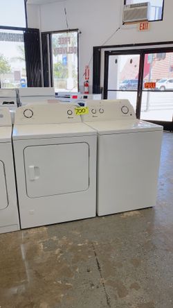 Amana White Washer And Gas Dryer Set 