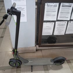 Roinside 350W 19MPH adult electric Scooter Like New