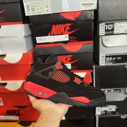 Jordan Red Thunder 4s size 9.5 Close To VNDS