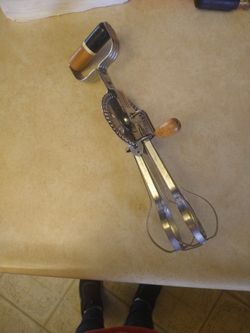 Vintage High Speed Hand Crank Beater