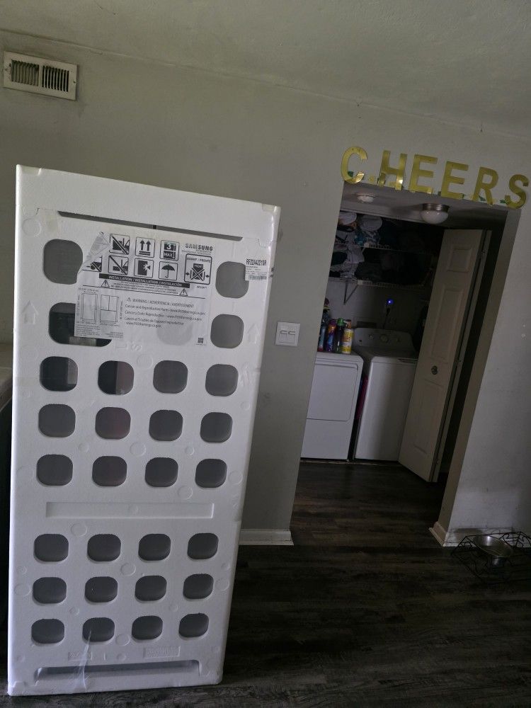 Samsung  22 cu . ft Smart 3 Doors Freezer