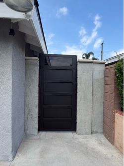 Modern horizontal gate