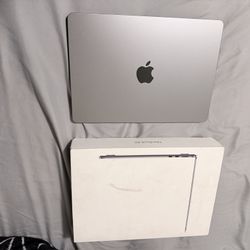 apple macbooks air M2 13.6” 