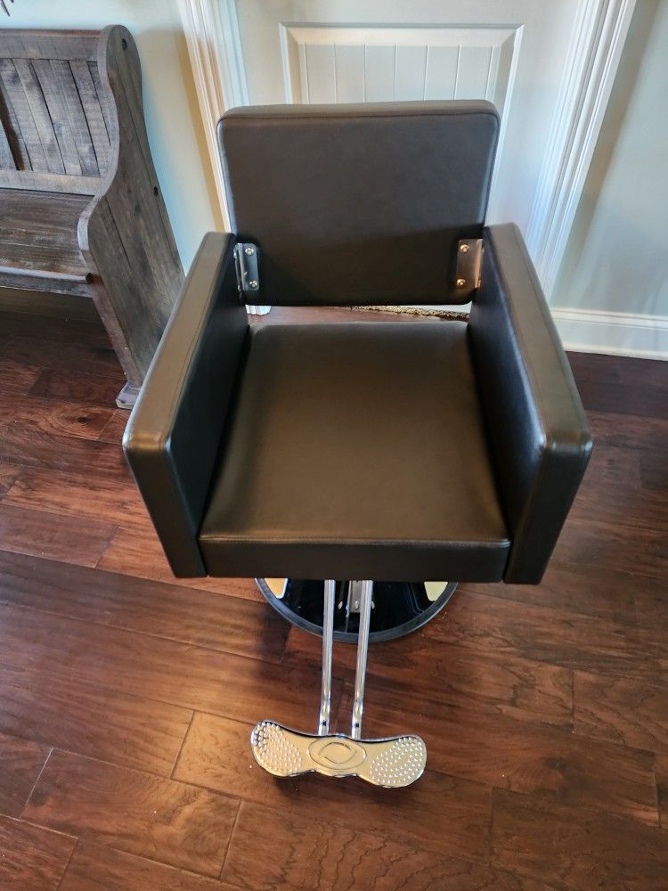 *** SALON BARBER CHAIR - NEW ***