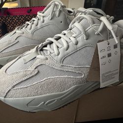 Yeezy Boost 700 Salt (Size 9.5) (BRAND NEW)
