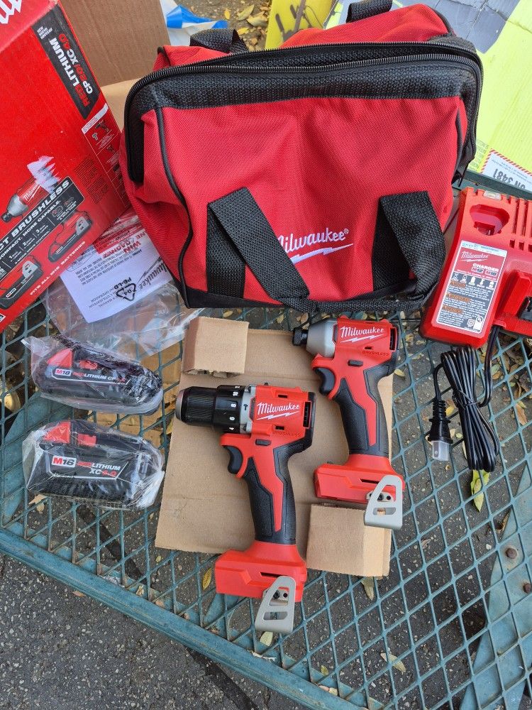 Milwaukee M18 Brushless Compact Hammer Drill/Impact Combo Kit