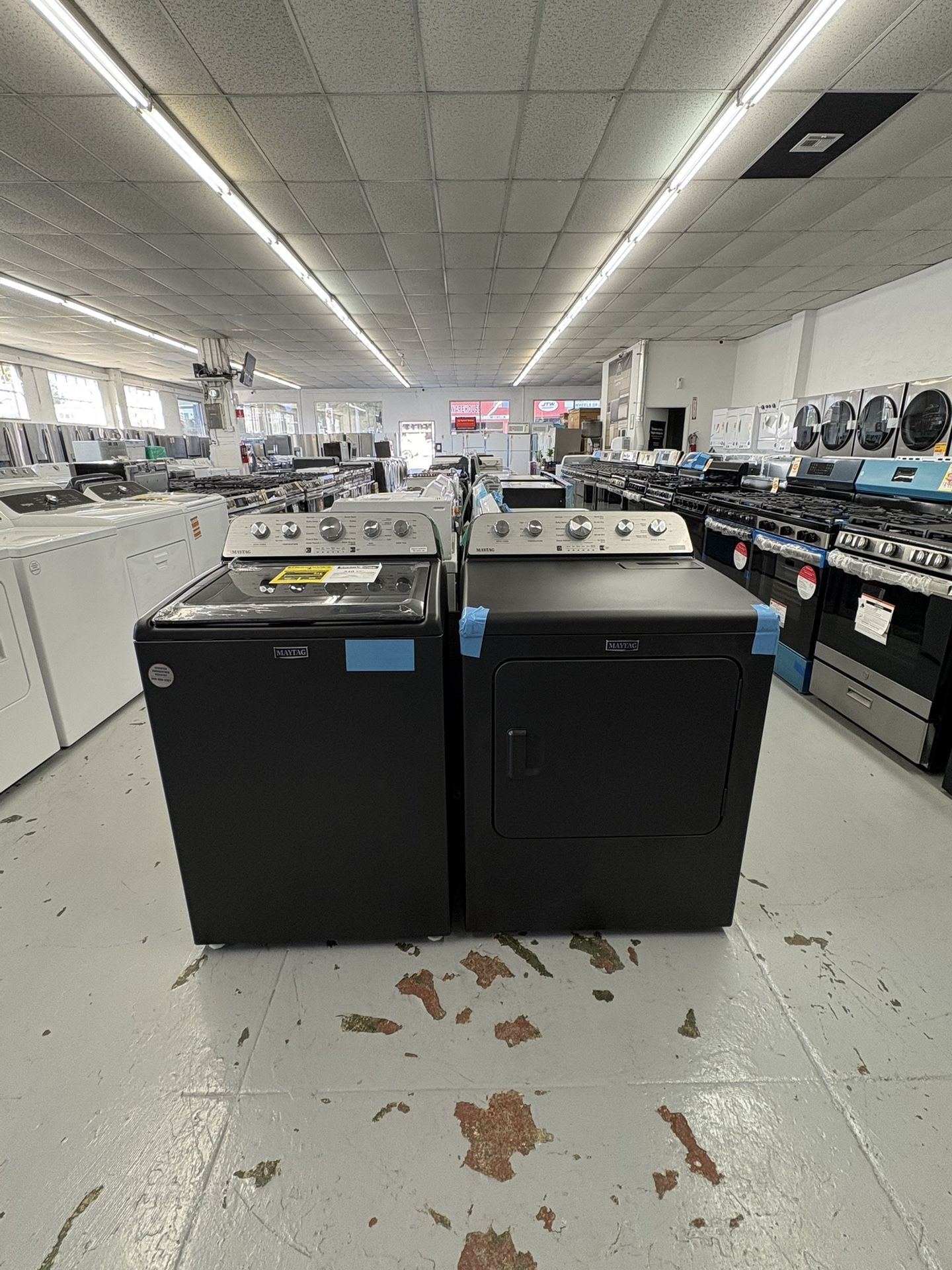 Maytag SET 4.8 Cu Ft Capacity Washer And Dryer Gas