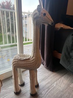 Wicker dear plant holder