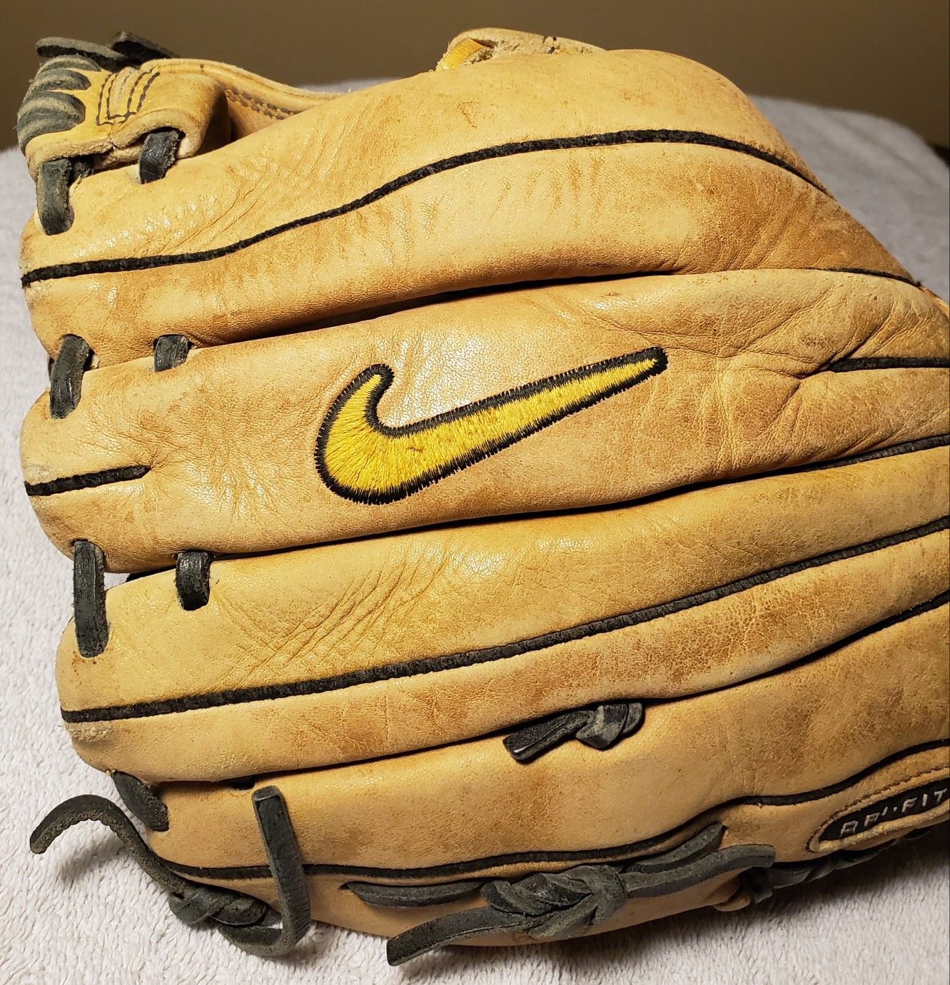 Baseball Glove NIKE Pro Gold Size 11.75 inches