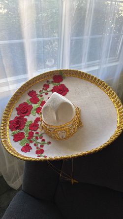White Embroidered Mariachi Carro Sombrero
