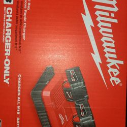 MILWAKEE M18 DUAL BAY RAPID CHARGER NEW 
