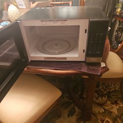 Med 1000watt  Micwave Works great