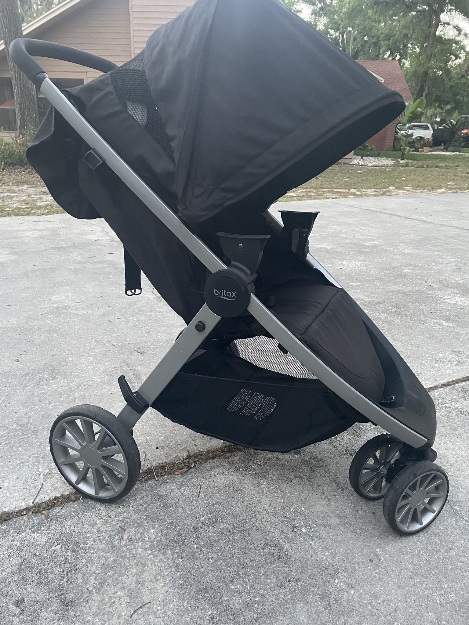 Britax B-Lively Stroller With Car Seat Adapter