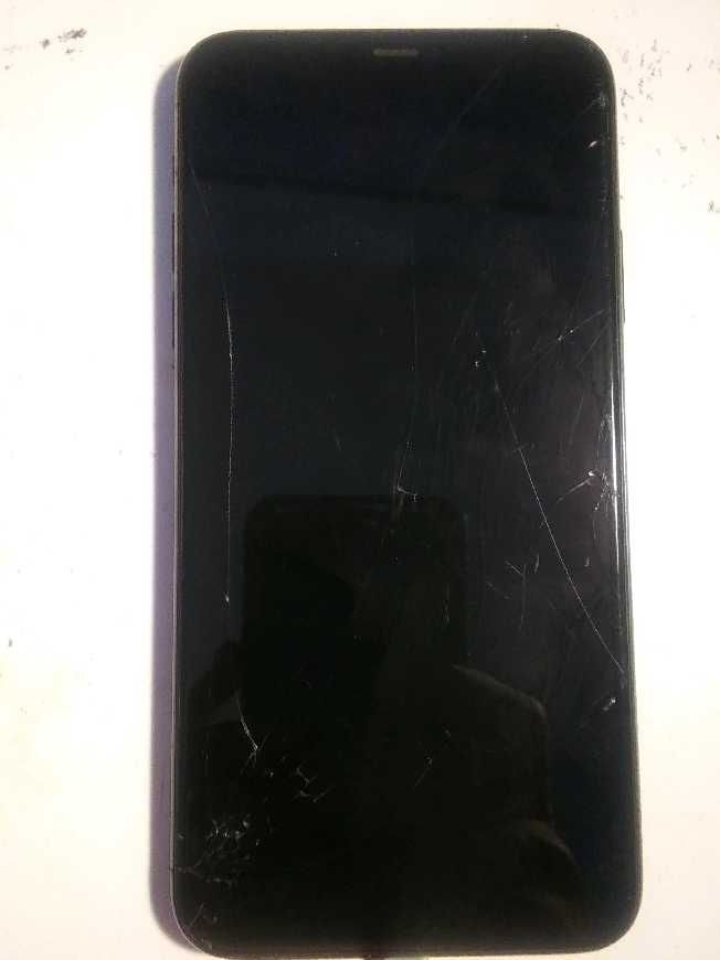 11promax (cracked ) look at pics