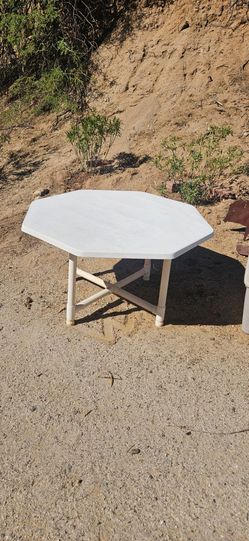 Table plus free Igloo