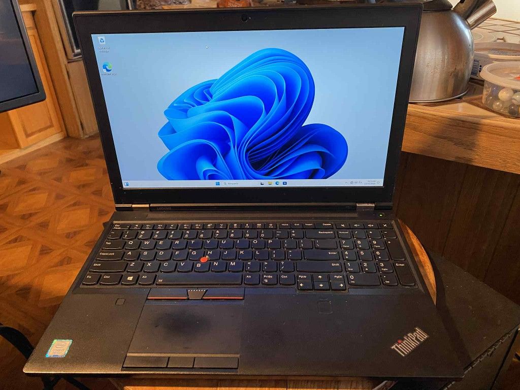 Tv,LG 45 " Monitor Lenovo 22 " Thinkpad Lenovo P51 I7 Windows 11 Pro 