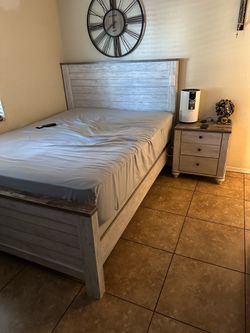 Cama Queen furniture