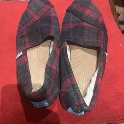 TOMS Scottish plaid slippers size 7 brand new