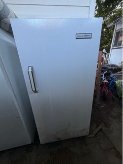 Title: Montgomery Ward 16.0 cu ft Upright Freezer — Works Great!