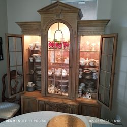 China Cabinet, Illuminated Solid White Washed Oak 