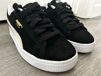 The PUMA Kids Suede (shoes size 1) In great condition!!! Only $10