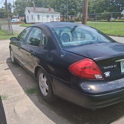 2003 Ford Taurus