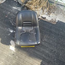 ((READ AD))((SEAT RIDERS or Small Zeroturns)) Riding Mower 