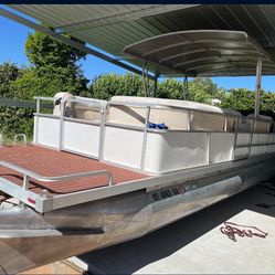 Pontoon Boat 24’