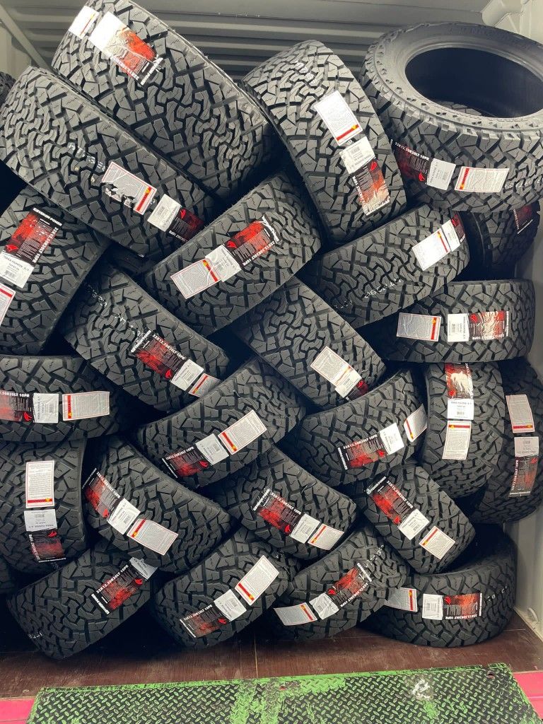 33 12 50 20 XT Tires Set New
