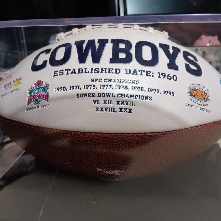 Dallas Cowboys Tribute Ball And Tony Dorsett Throwback Jersey