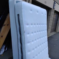 Full Size Mattress And Box Spring 