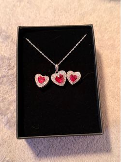 Kay’s red heart set