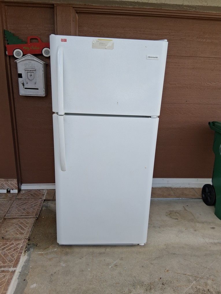 Frigidaire Refrigerator 