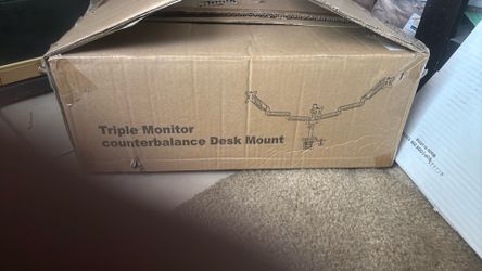 Triple monitor counterbalance desk mount