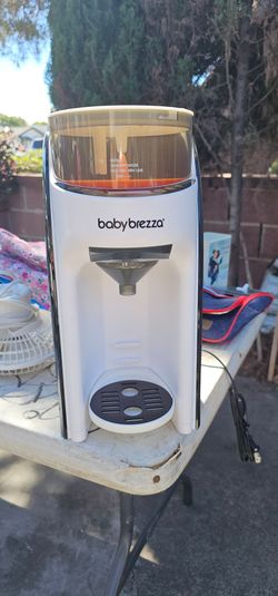 Baby brezza automatic formula dispenser