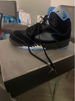 Jordan 5 unc Brand new never been worn 9.5