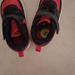 Athletic  Nike Toddler Tennies