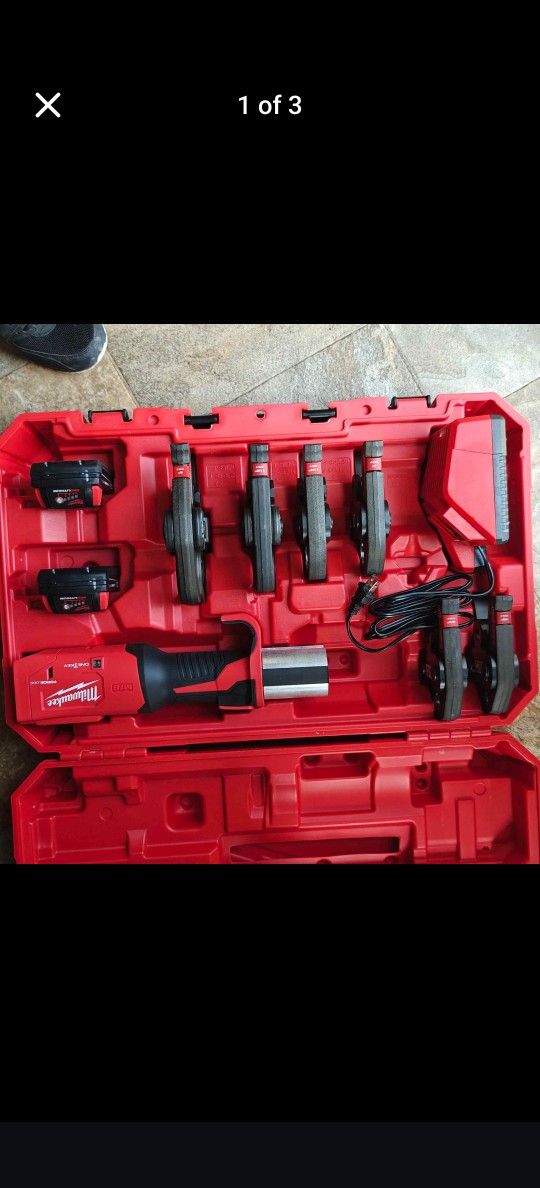 Milwaukee 2922-22 M18 Forcelogic press