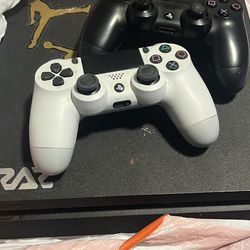 PlayStation 4 (slim)