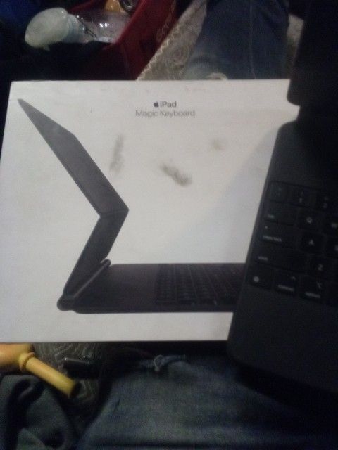 Apple Magic Keyboard 12.9