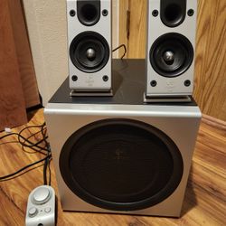 Logitech Z2300 speakers and subwoofer