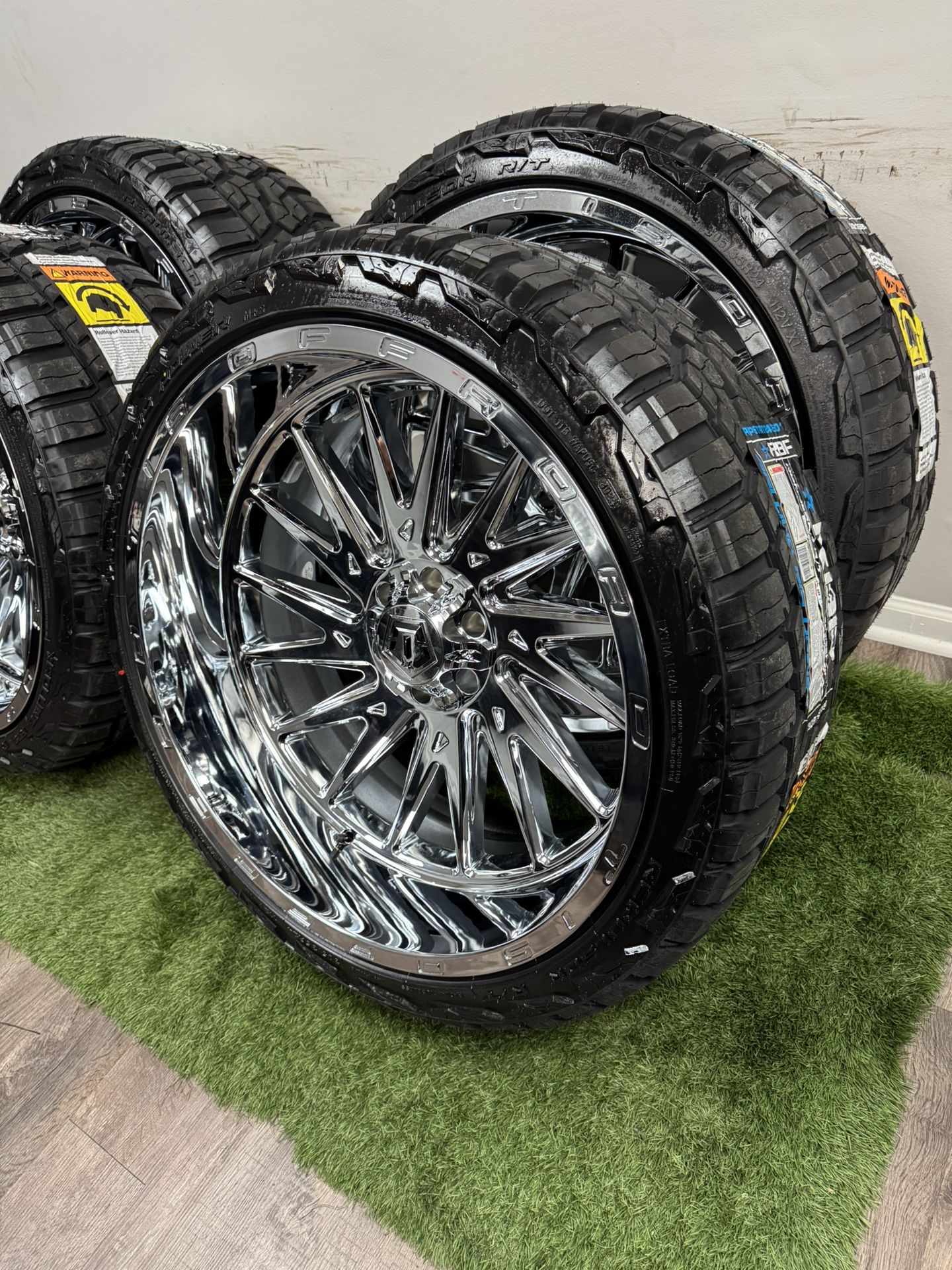 New 24x12 Chrome Wheels With Tires 6 Lug Universal