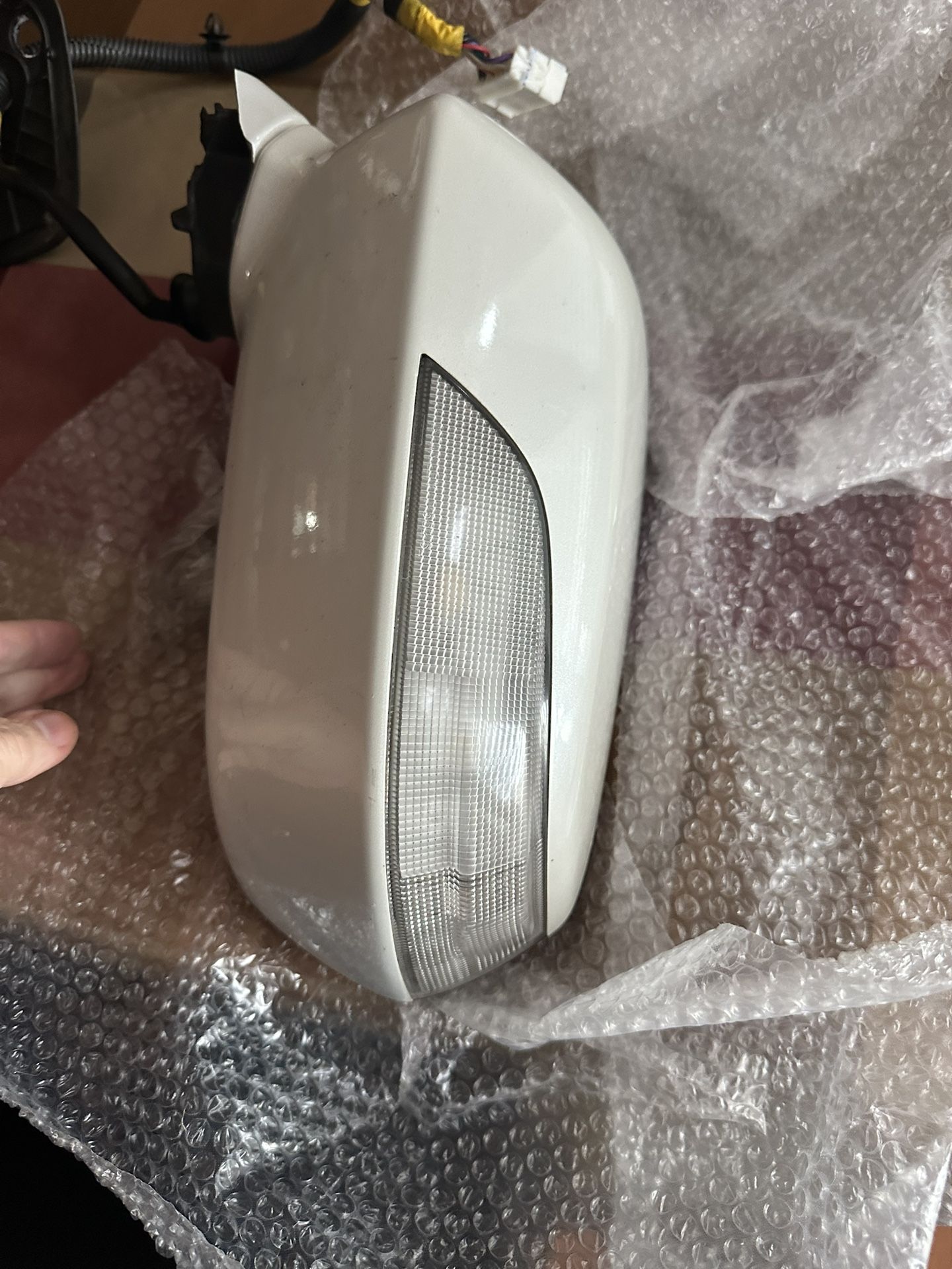 2012 Acura RDX -LEFT Side mirror With Broken Base