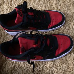 Nike Low Tops Red Size 5.5