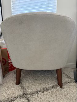Short cream chair