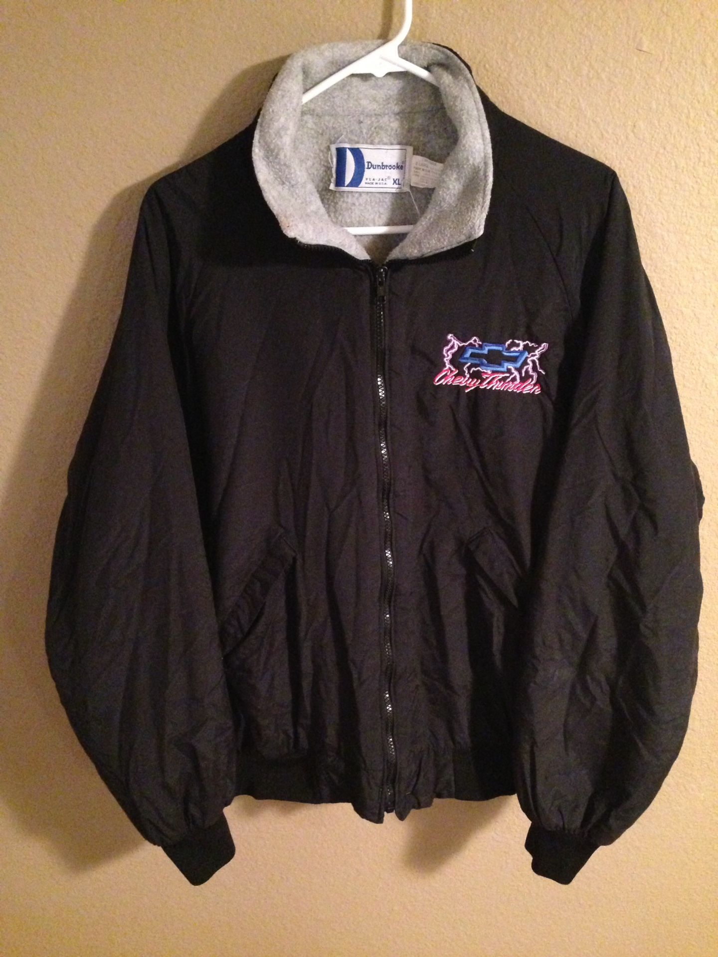 Vintage Chevy Thunder Chevrolet trucks cars men's XL jacket Vintage Chevy Thunder Chevrolet trucks and cars men's XL black jacket 100%