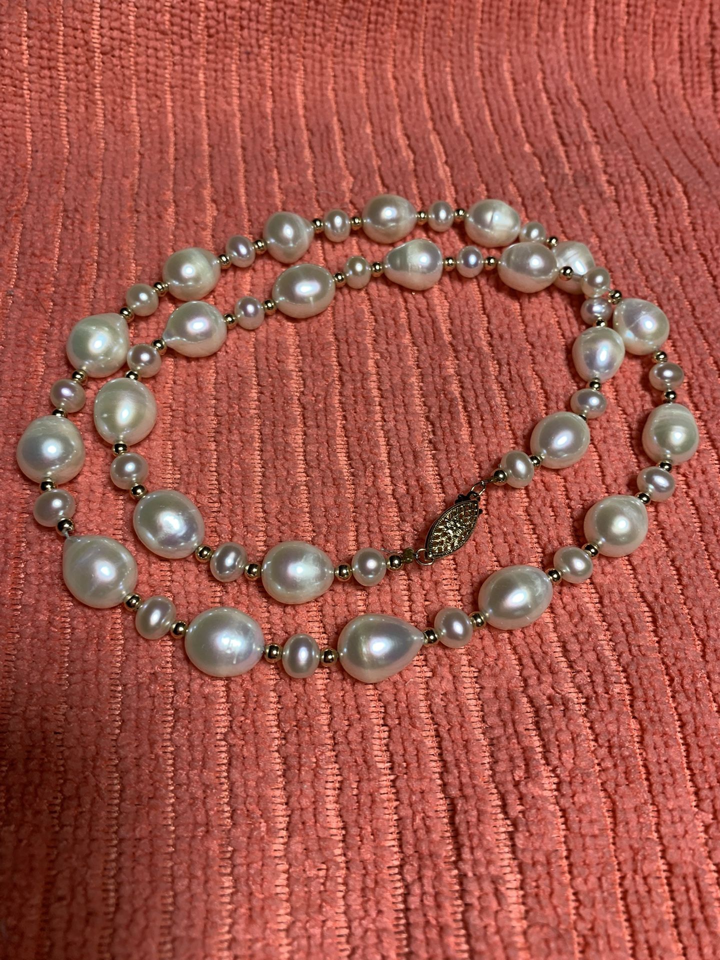 Vintage 14 Kt yellow Filigree Clasp Pearl Necklace