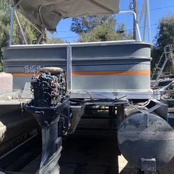 Sun Tracker Pontoon “Party Barge”
